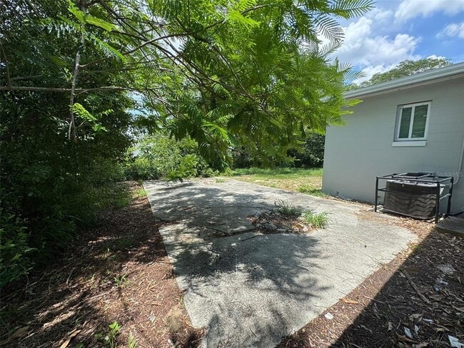 Building Photo - 5605 Cortez Dr
