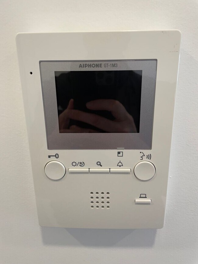 Building Photo - NO BROKER FEES !! BRAND NEW FULLY RENOVATED TWO  BEDROOM UNIT IN TOP COMMUTER LOCATION !!!