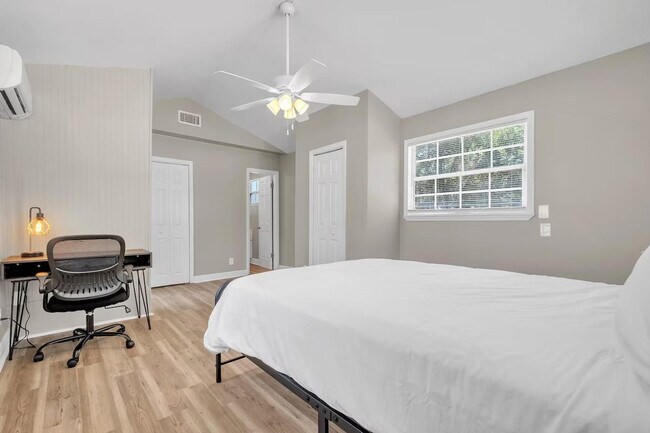 Building Photo - 908 Buena Vista Dr