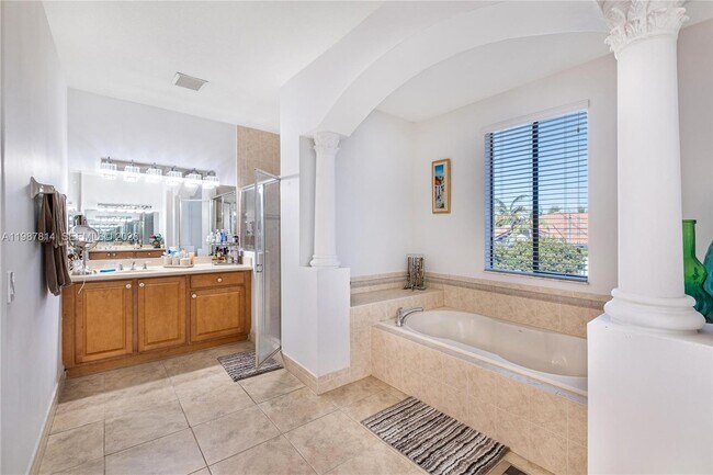 Building Photo - 7726 SW 193rd Ln