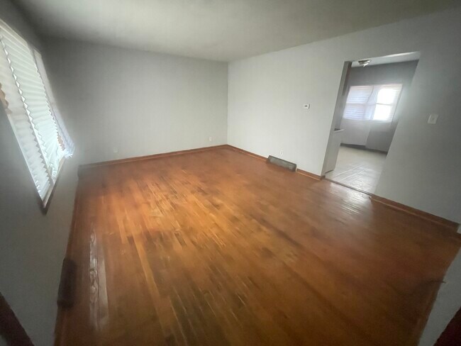 Building Photo - 7 Grace St