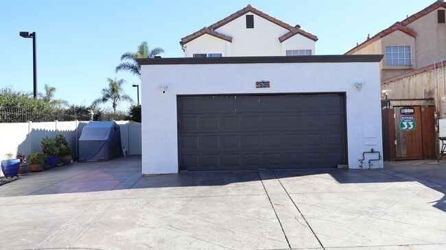Building Photo - Modern 3 Bedroom 3 Bathroom Townhome in Imperial Beach.