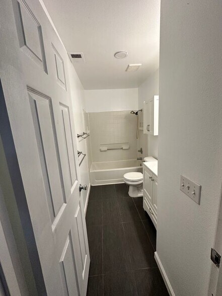 Building Photo - 1020 Sandpiper Way