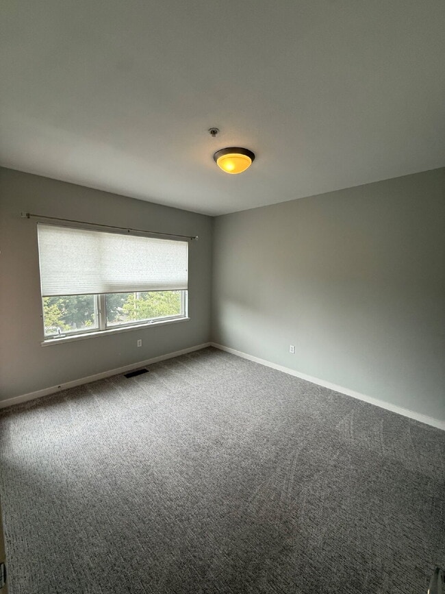 Building Photo - "Spacious 3-Bedroom Townhouse Retreat in Vibrant Denver with 2.5 Baths – 2047 Sq Ft of Modern Liv...