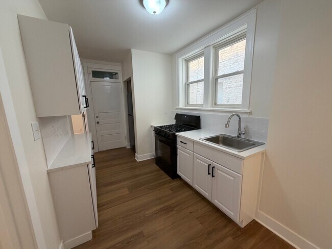 Building Photo - 4154 N Mozart St