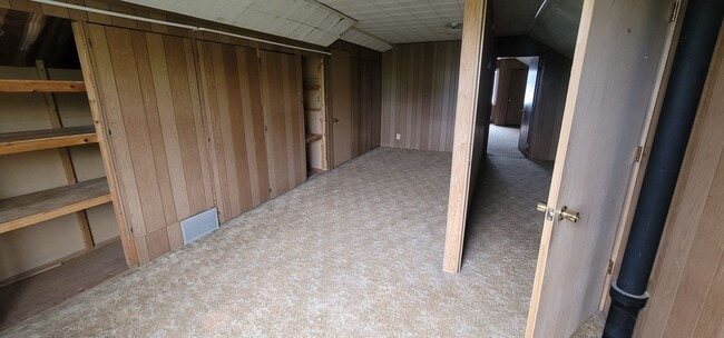 Building Photo - Duluth, MN - 6 bed - 3 bath - Single Famil...