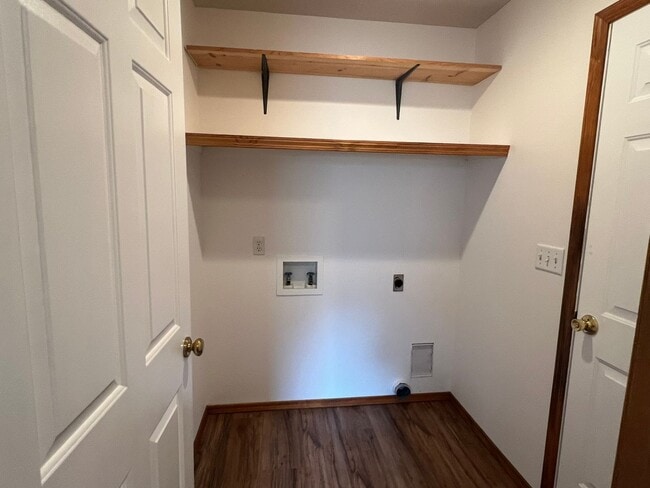 Building Photo - 3 Bed / 2 Bath in heart of Springfield