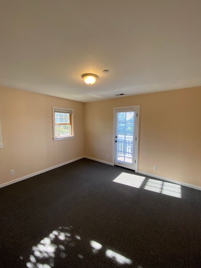Building Photo - 6736 Sueno Rd