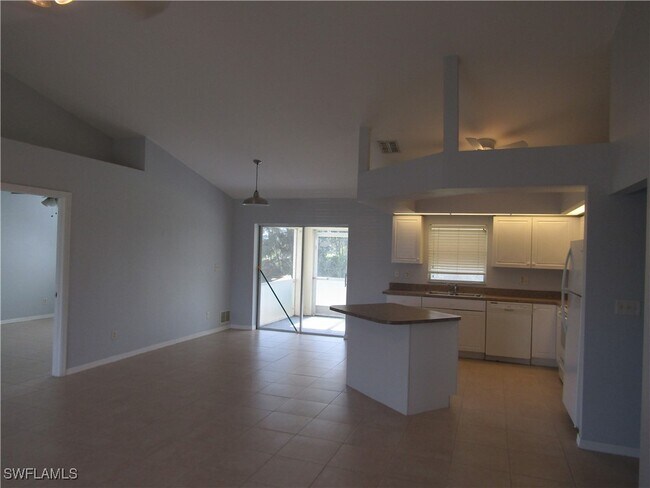 Building Photo - 1529 SW 15th Pl