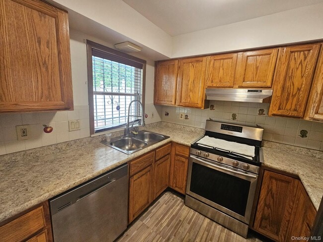 Building Photo - 49 Beechwood Ave