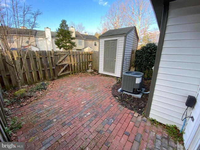 Building Photo - 11185 Kensington Pl