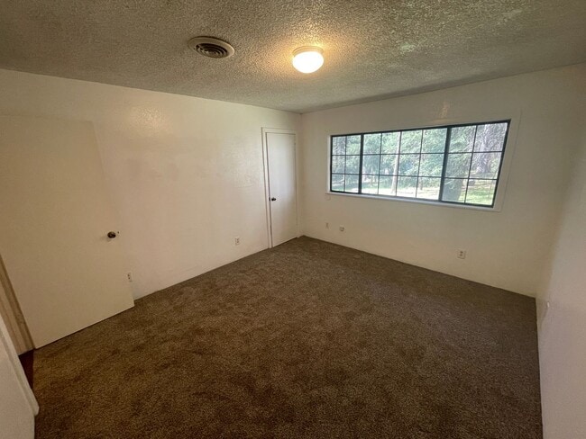 Building Photo - Live Amongst the Pines in Magalia