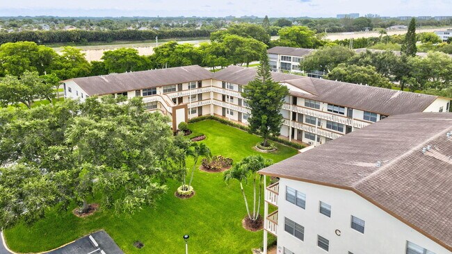 Building Photo - 104 Mansfield C