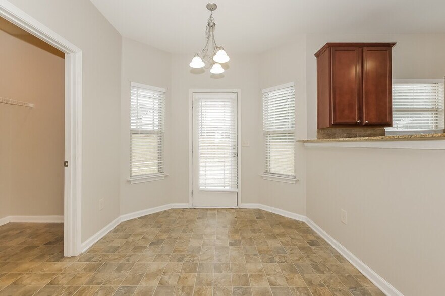 Building Photo - 632 Stevens Pl