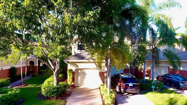 Building Photo - 3899 Tree Top Dr