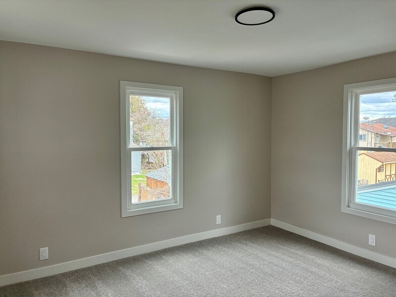 Bedroom 3 - 52 Blocker St