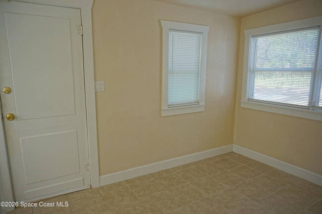 Building Photo - 2812 Shwonda Ave NE