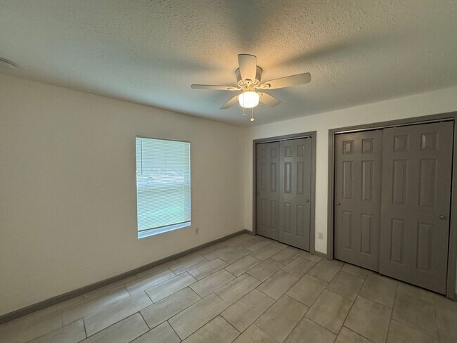 Building Photo - Beautiful 3 Bedroom, 2 Bathroom Home in De...
