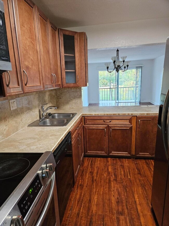 Building Photo - 8000 S Colony Cir