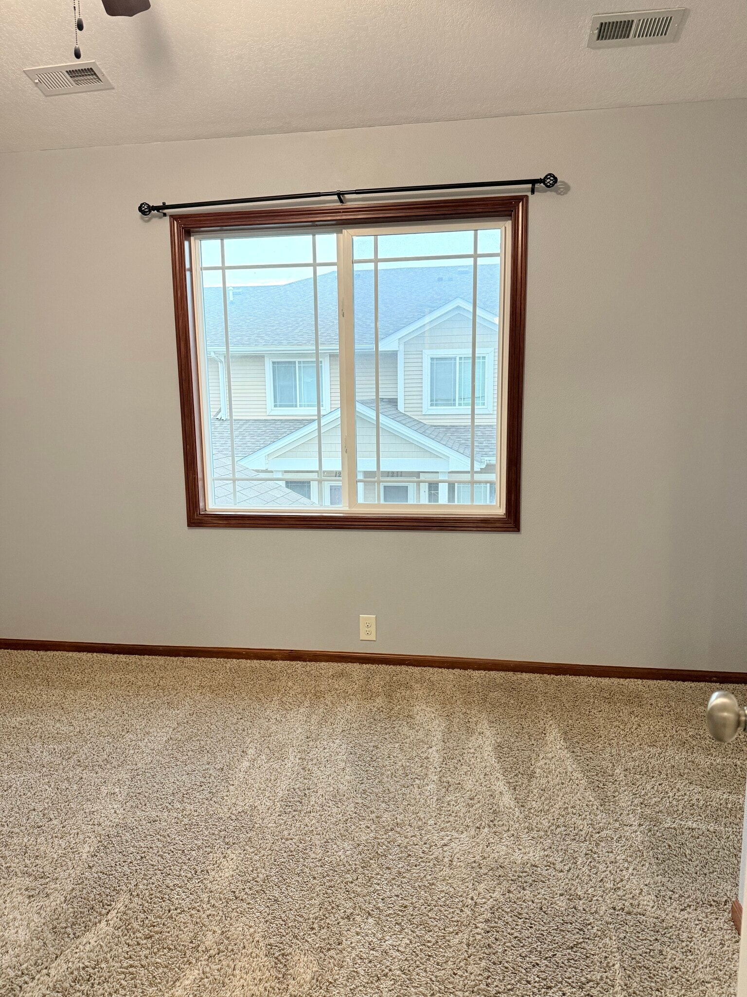 Building Photo - 1212 NE 7th Ln