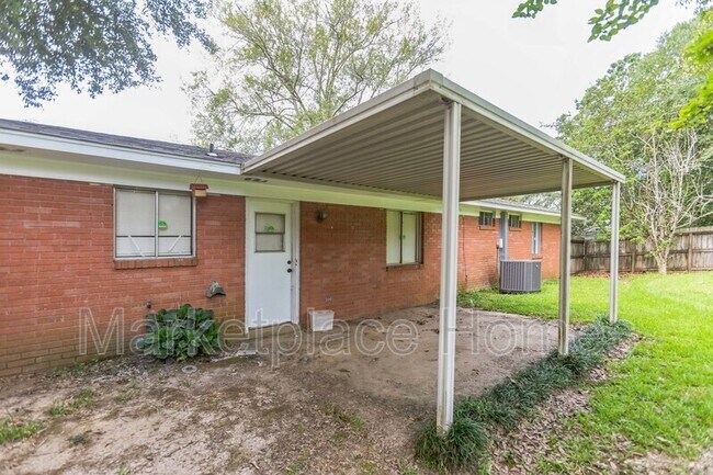 Building Photo - 126 Mayfair Dr