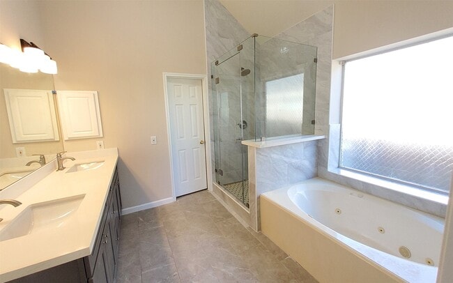 Building Photo - 2906 Humble Dr