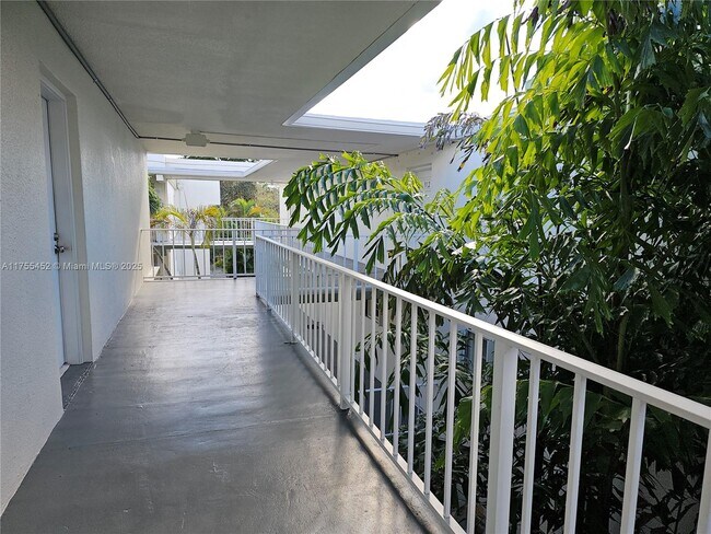 Building Photo - 4235 N University Dr