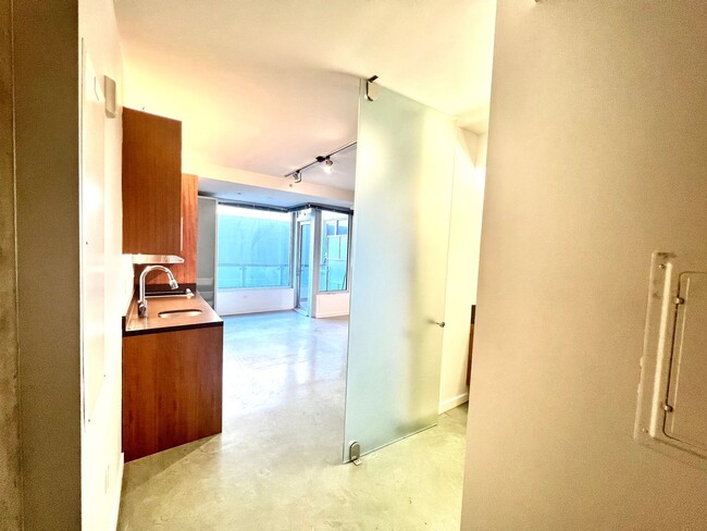 Building Photo - Stylish Bright Studio at The Cubix!