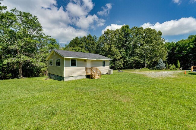 Building Photo - 840 Emery Rd