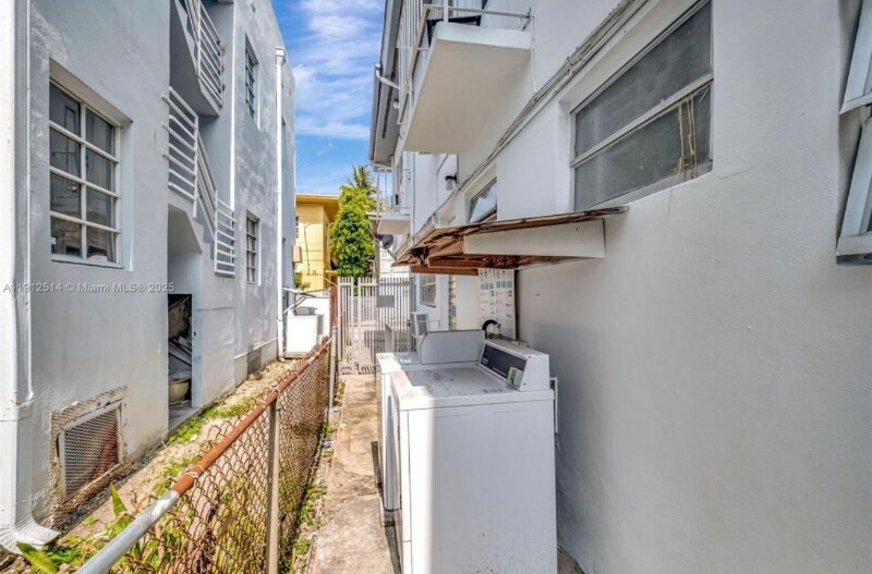 Building Photo - 1334 Euclid Ave