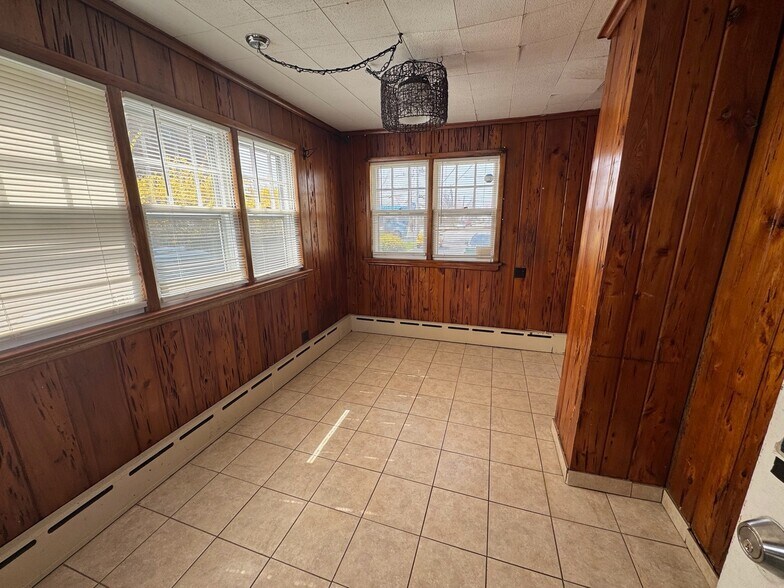 Building Photo - 1424 Saint Georges Ave