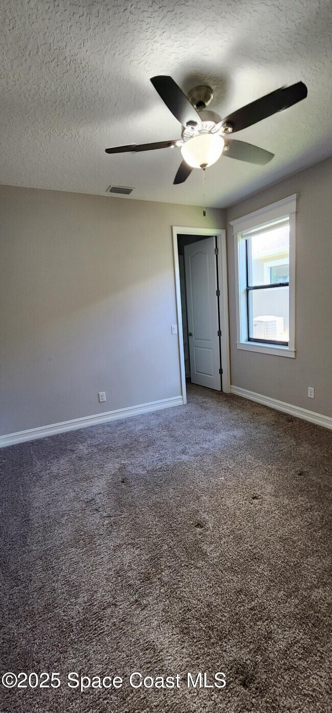 Building Photo - 3003 Trasona Dr