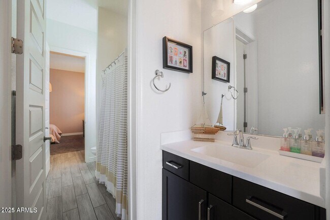 Building Photo - 7435 W Spur Dr