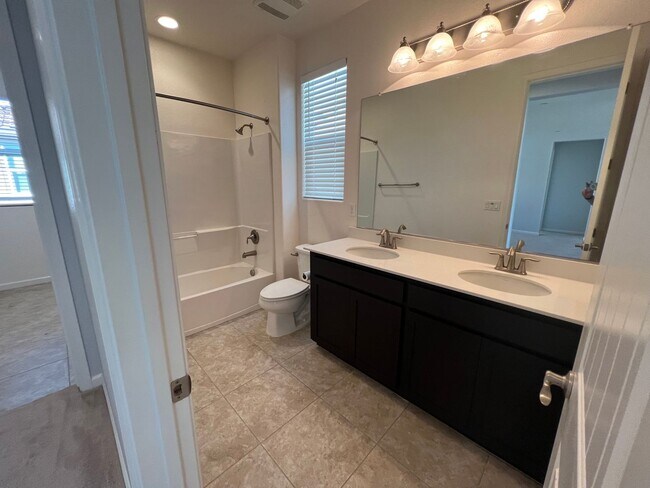 Building Photo - 3 Bedroom | 2.5 Bathroom | Sun Dance Lake ...