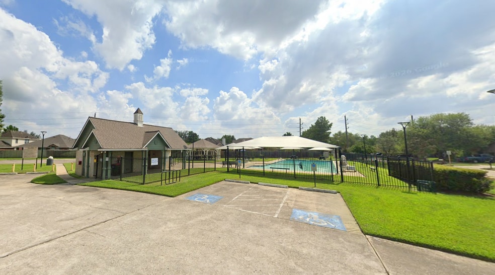 Building Photo - 12035 Thornecrest Dr
