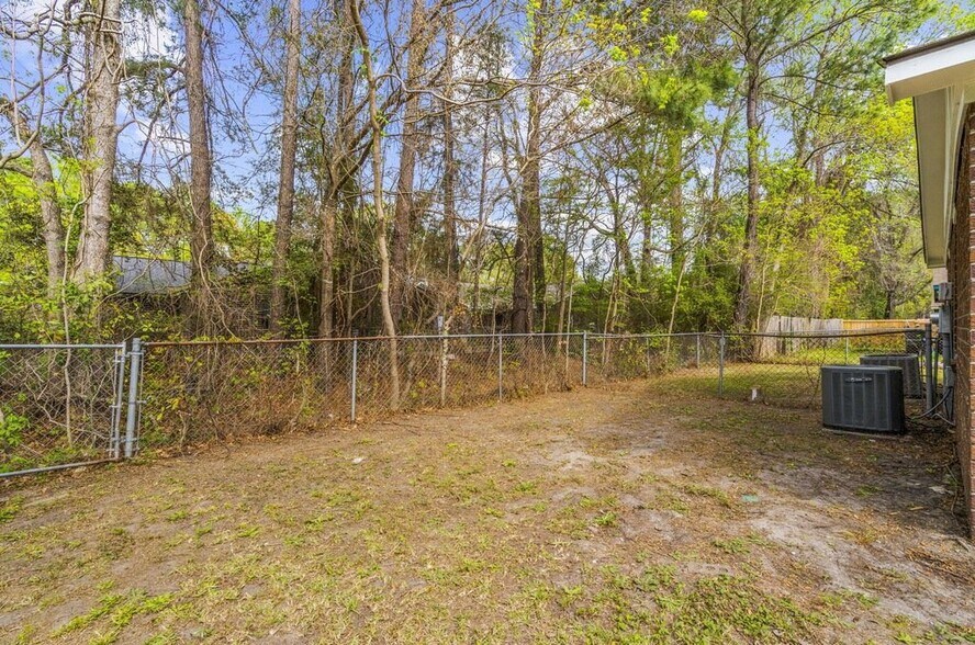 Building Photo - 127 Cedar Grove Dr