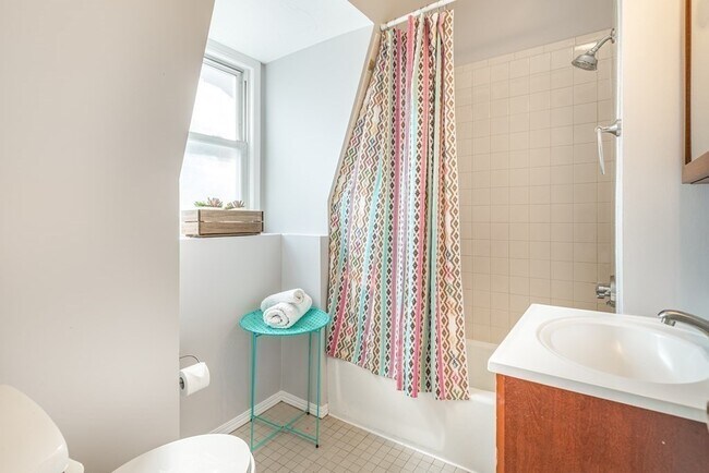 Building Photo - 15 Beale St