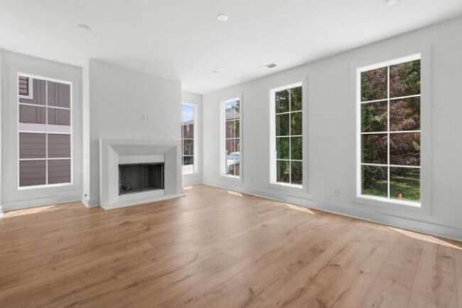 Building Photo - 1814 Stewart Pl