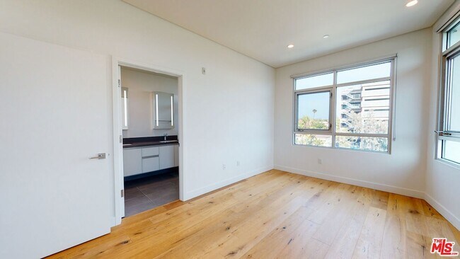 Building Photo - 938 Orange Grove Ave
