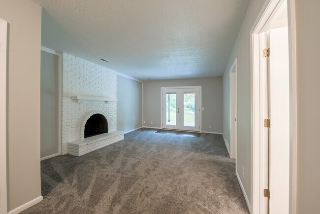 Building Photo - 5590-5592 Timber Lane Shorewood MN