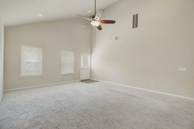 Building Photo - 421 Pentire Way