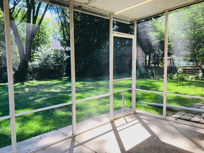 Building Photo - 724 Burning Tree Ln