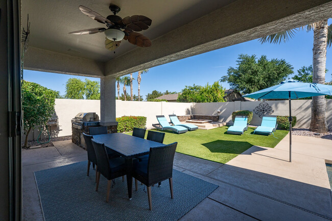 Building Photo - 3076 E Blue Ridge Pl