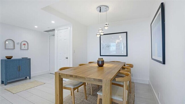 Building Photo - 3031 N Ocean Blvd