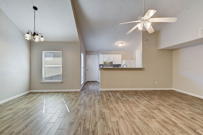 Building Photo - Spacious 2-Bedroom + Study Home in Hockley – Move-In Ready!