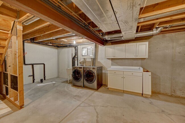 Building Photo - 1625 Flint Ct