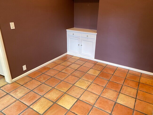 Dining room - 8234 Romaine St