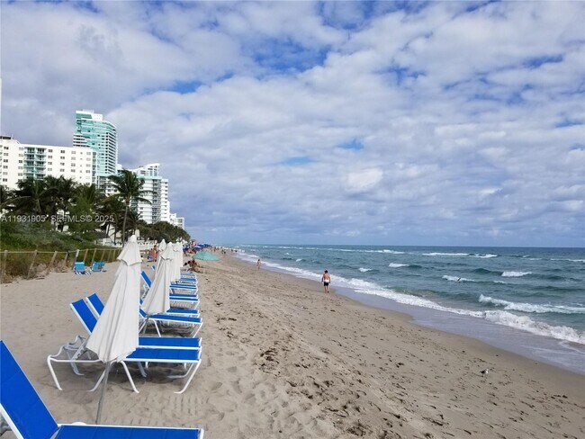 Building Photo - 4001 S Ocean Dr