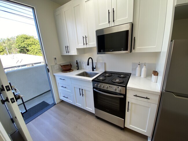 Building Photo - 3042-3044 J St