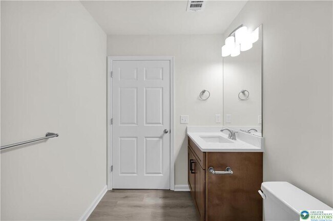 Building Photo - 1513 Maple St